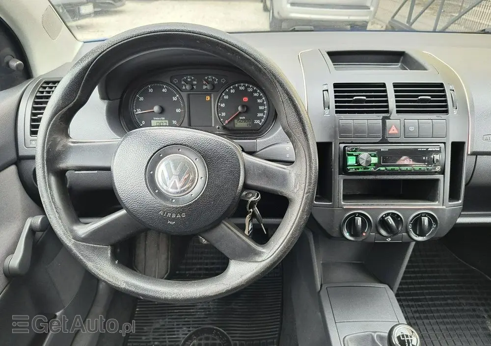 VOLKSWAGEN Polo 