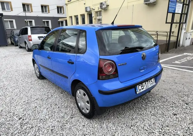 VOLKSWAGEN Polo 