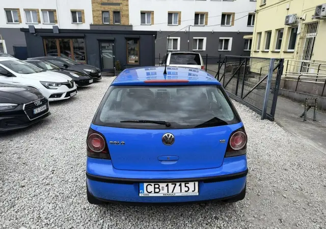 VOLKSWAGEN Polo 
