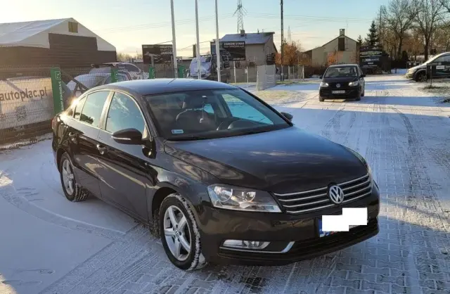 VOLKSWAGEN Passat 