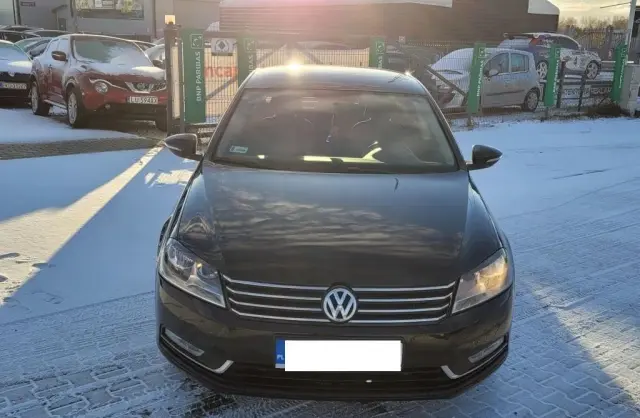 VOLKSWAGEN Passat 
