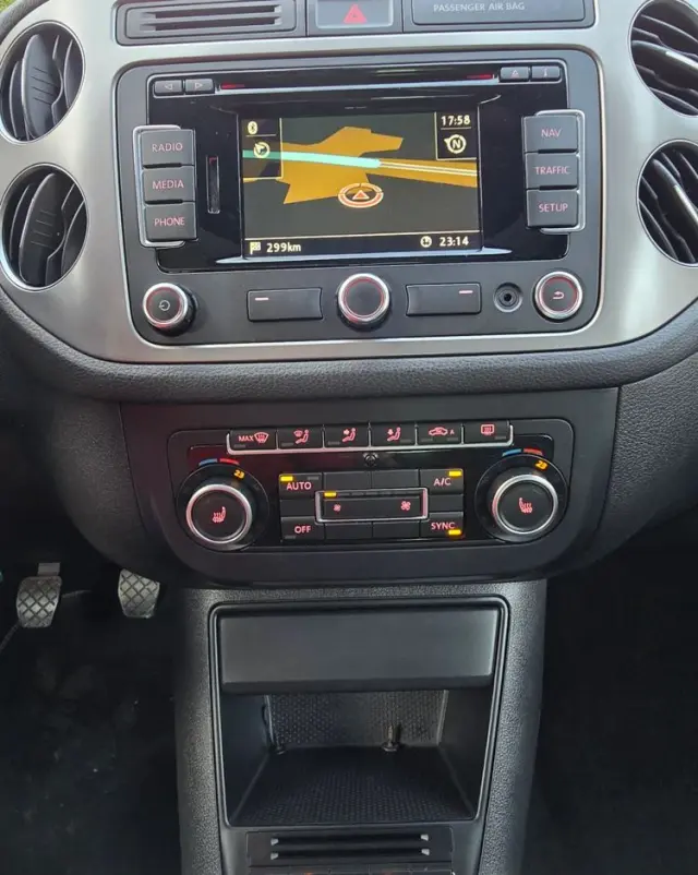 VOLKSWAGEN Tiguan 2.0 TDI DPF 4Motion BlueMotion Technology Lounge Sport & Style