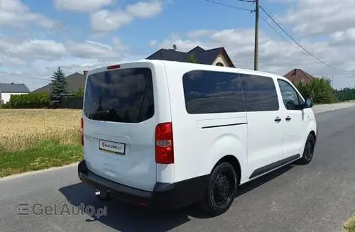 PEUGEOT Traveller 