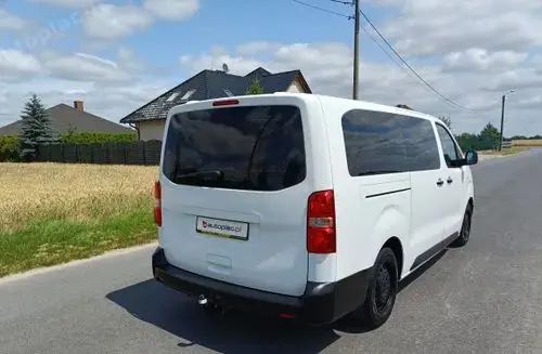 PEUGEOT Traveller 