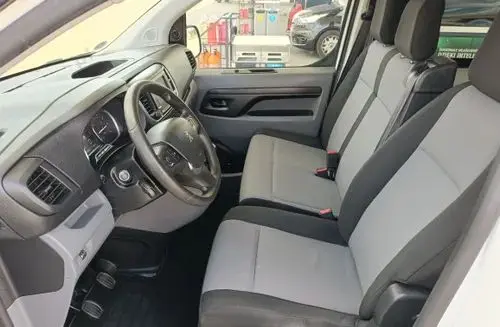 PEUGEOT Traveller 