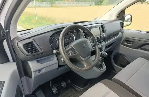 PEUGEOT Traveller 