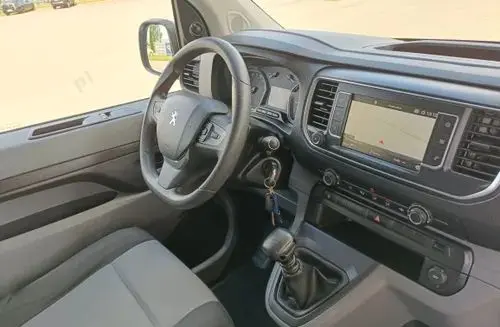 PEUGEOT Traveller 