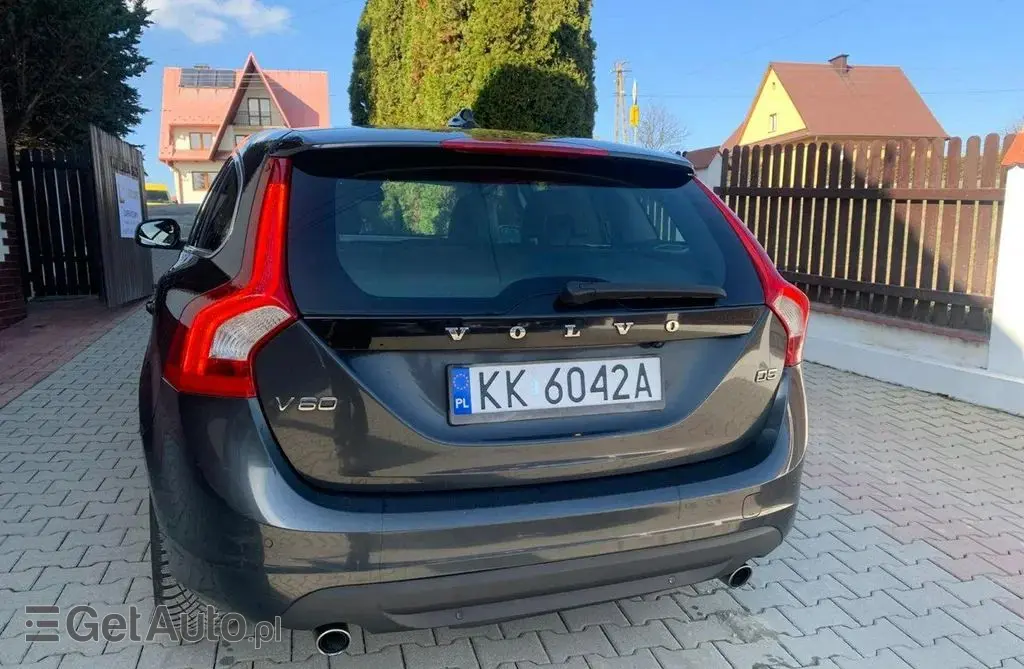VOLVO V60 