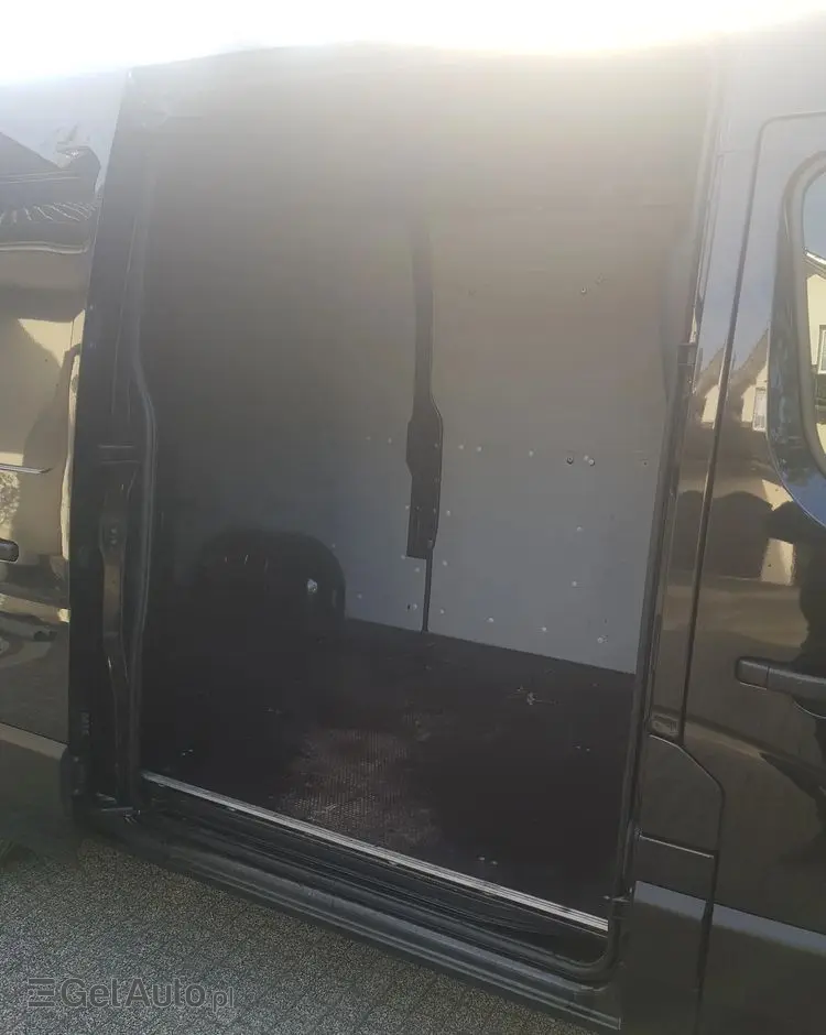 RENAULT 2.3dCi L2H2 3.5t Pack Clim 4d 