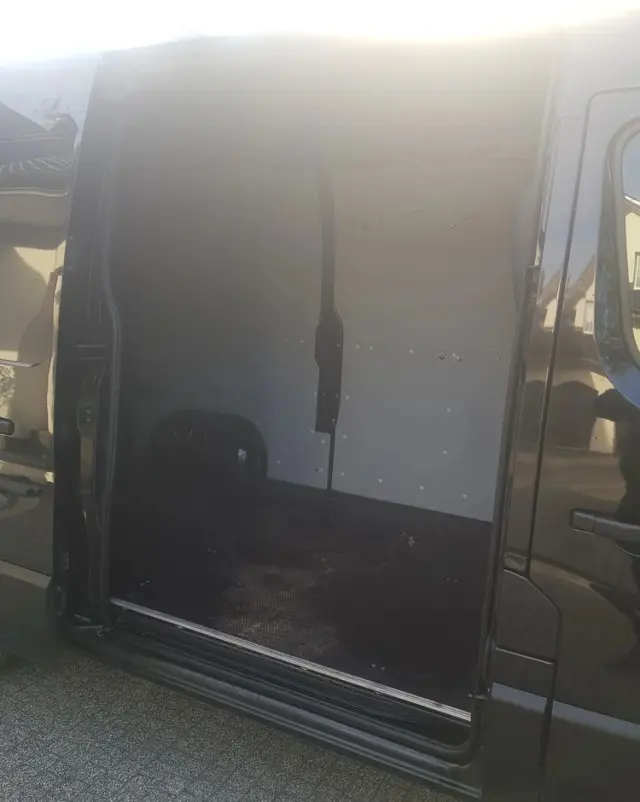 RENAULT 2.3dCi L2H2 3.5t Pack Clim 4d 