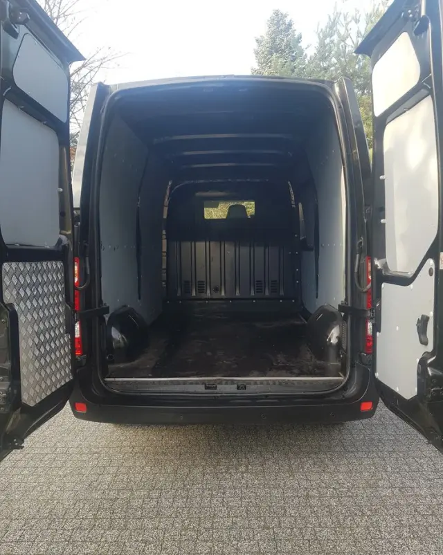 RENAULT 2.3dCi L2H2 3.5t Pack Clim 4d 