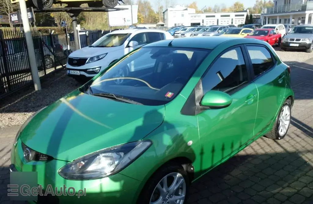 MAZDA 2 
