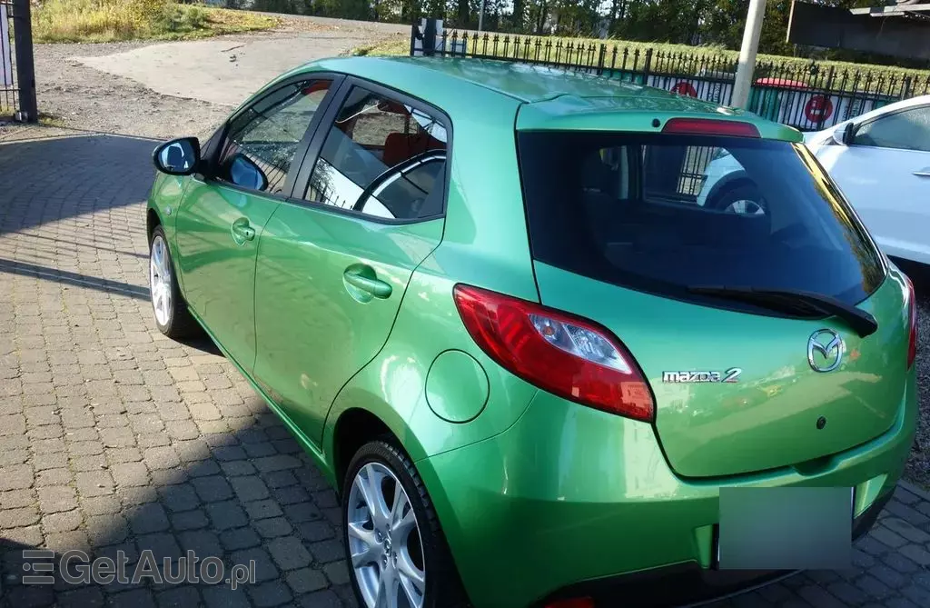 MAZDA 2 