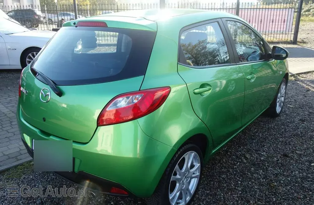 MAZDA 2 