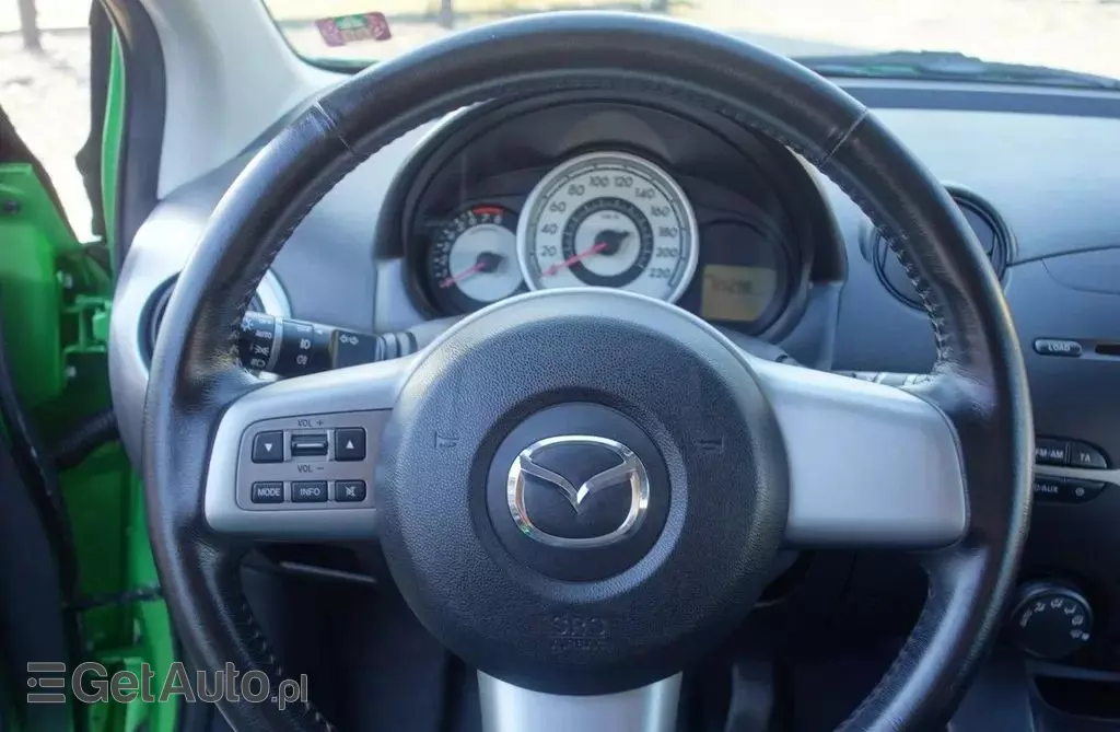 MAZDA 2 
