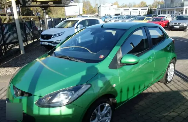 MAZDA 2 