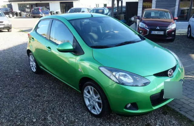 MAZDA 2 