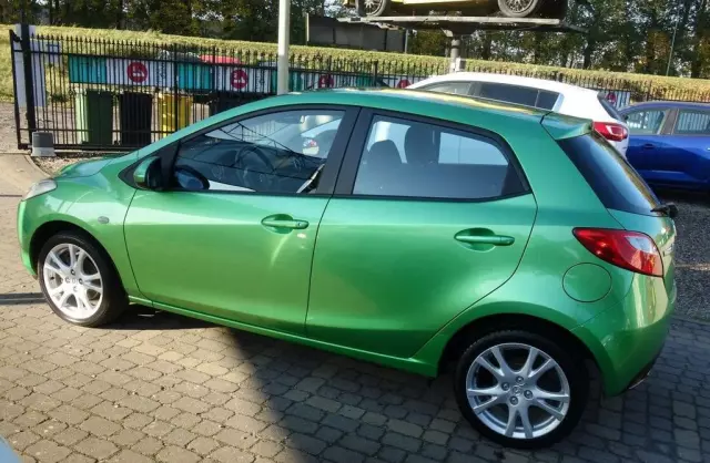 MAZDA 2 