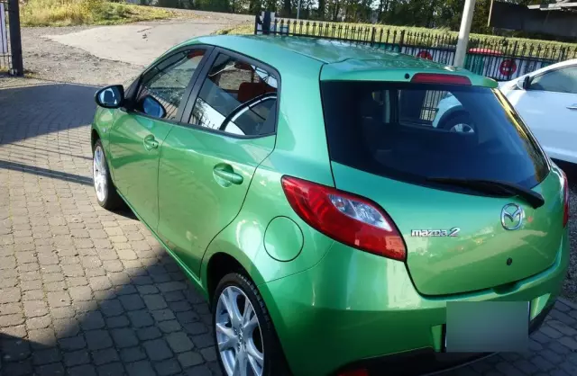 MAZDA 2 