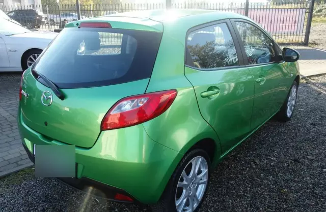 MAZDA 2 