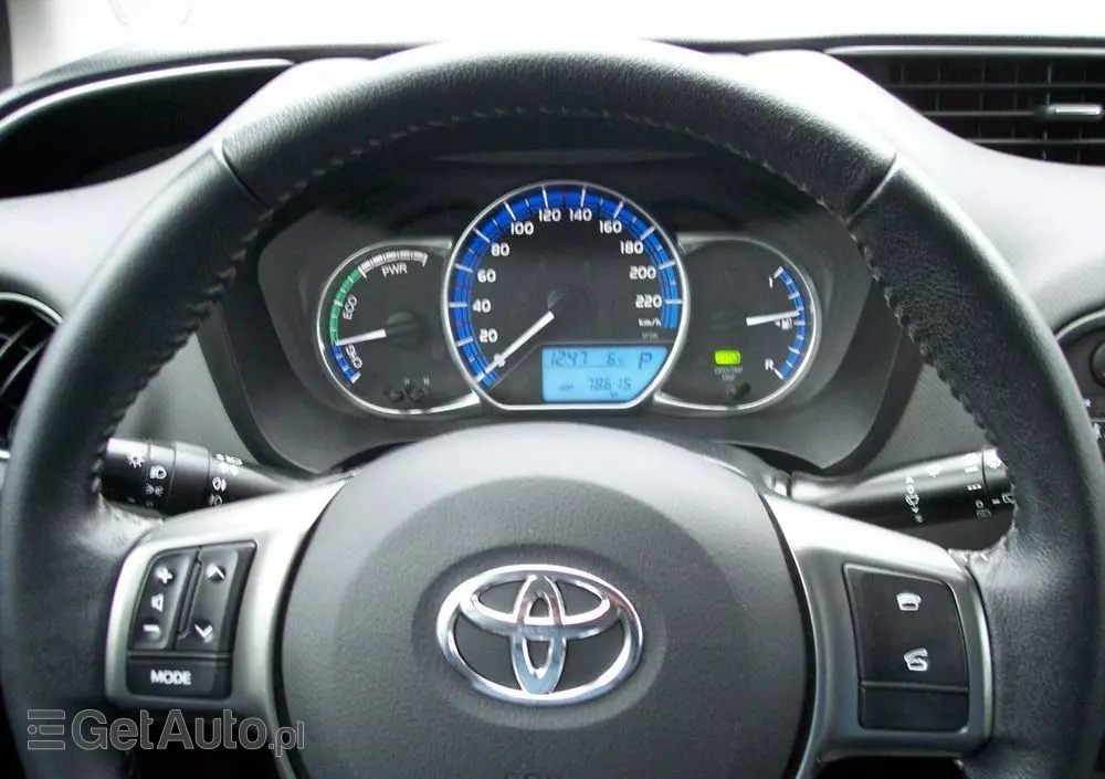 TOYOTA Yaris 