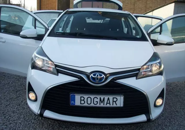TOYOTA Yaris 