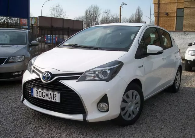 TOYOTA Yaris 