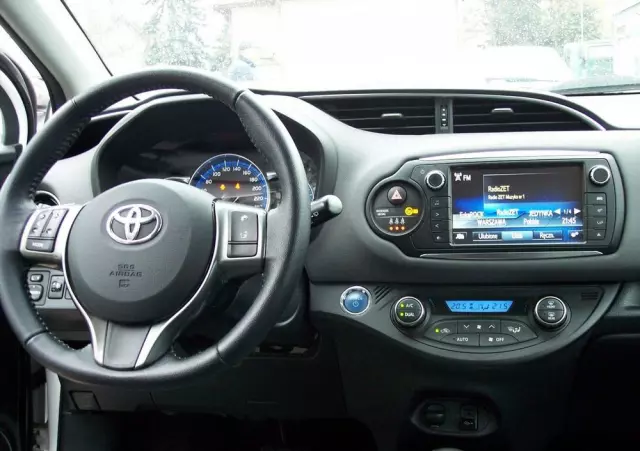 TOYOTA Yaris 
