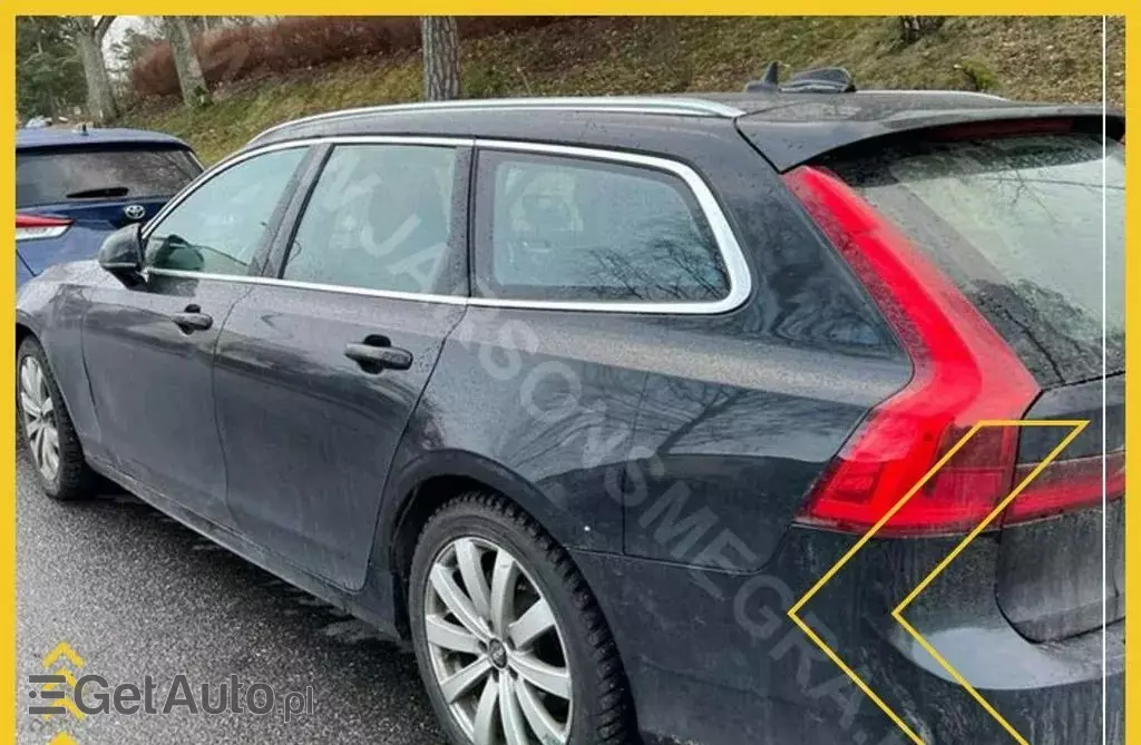 VOLVO V90 