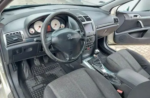 PEUGEOT 407 