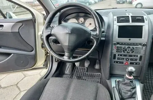 PEUGEOT 407 