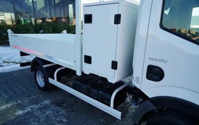 RENAULT MAXITY 140 / ZABUDOWA BURTOWA / BLIŹNIAK / MANUAL / 3 MIEJSCA / 