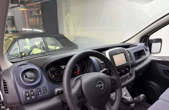 OPEL Vivaro 