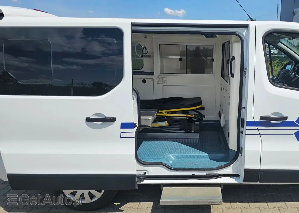 RENAULT TRAFIC KARETKA/AMBULANS 