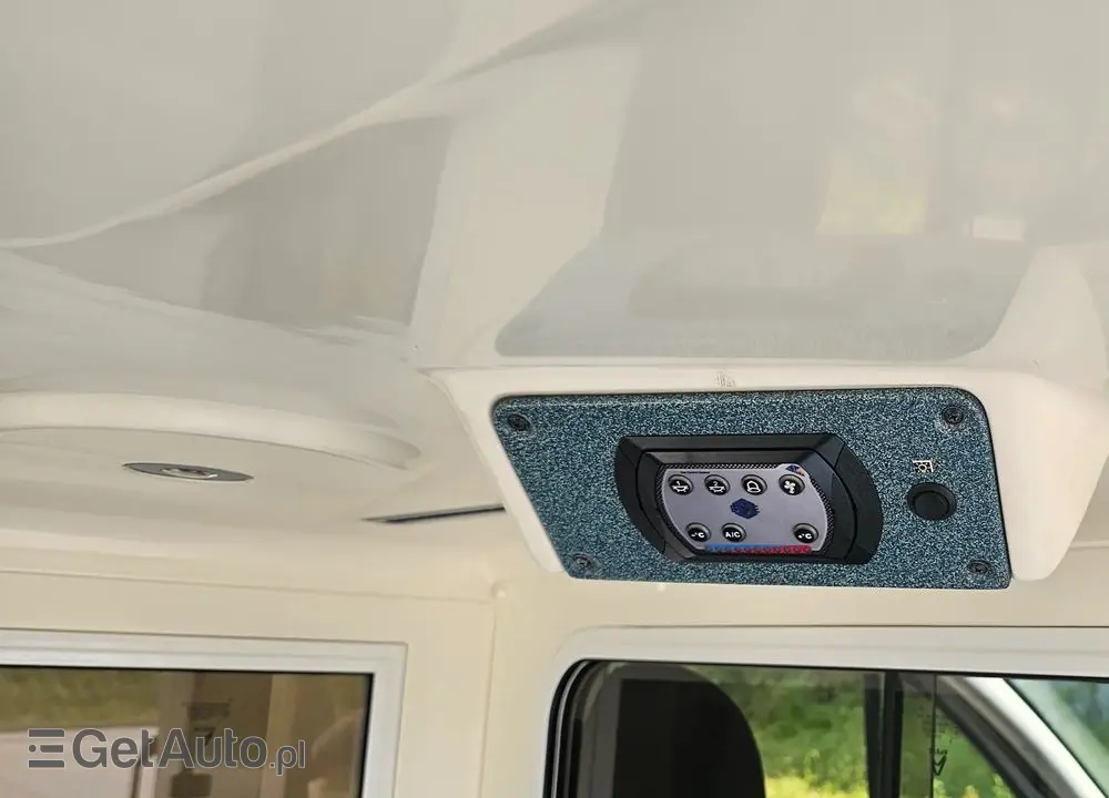 RENAULT TRAFIC KARETKA/AMBULANS 