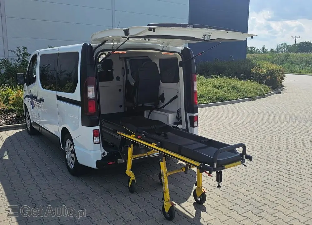 RENAULT TRAFIC KARETKA/AMBULANS 