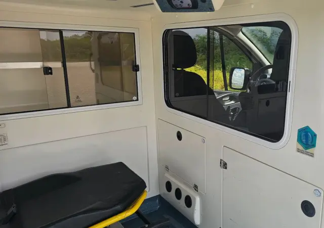 RENAULT TRAFIC KARETKA/AMBULANS 