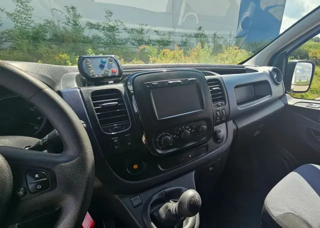 RENAULT TRAFIC KARETKA/AMBULANS 