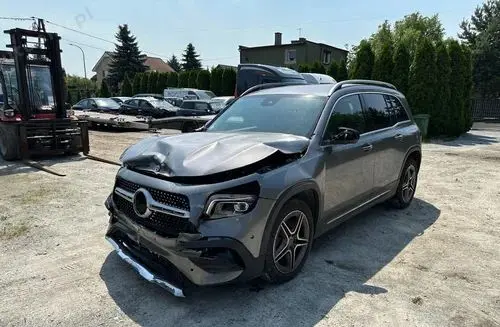 MERCEDES-BENZ GLB 