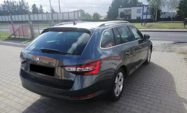 SKODA Superb 