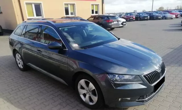 SKODA Superb 