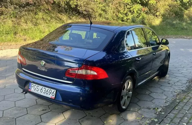 SKODA Superb 