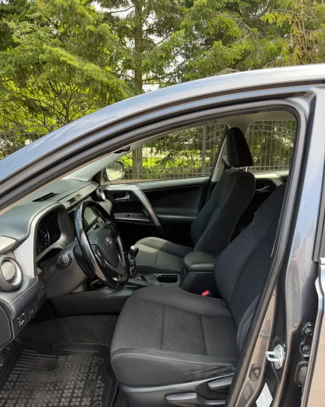 TOYOTA RAV4 2.0 D-4D Premium 4x2