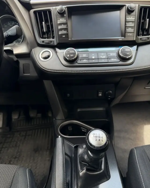 TOYOTA RAV4 2.0 D-4D Premium 4x2