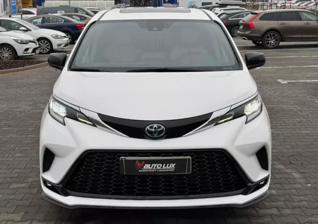 TOYOTA Sienna 