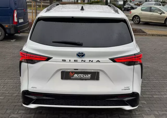 TOYOTA Sienna 