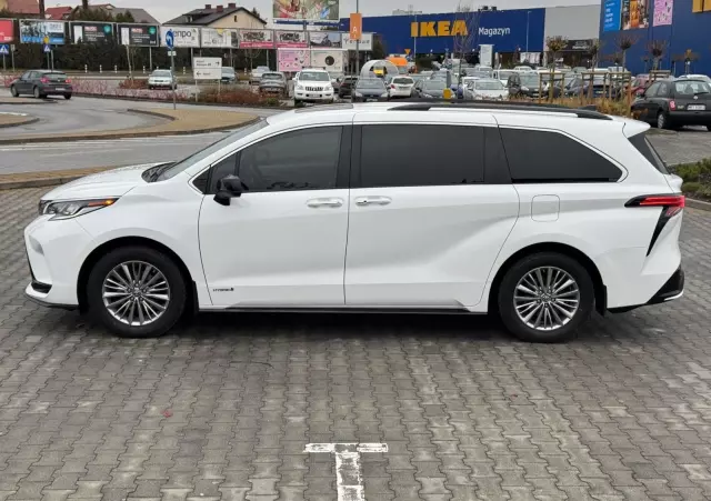 TOYOTA Sienna 