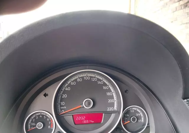 VOLKSWAGEN Up! ASG move