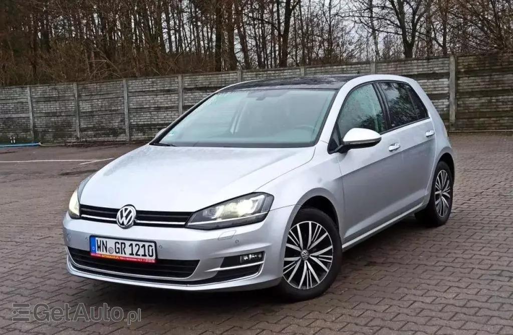 VOLKSWAGEN Golf 