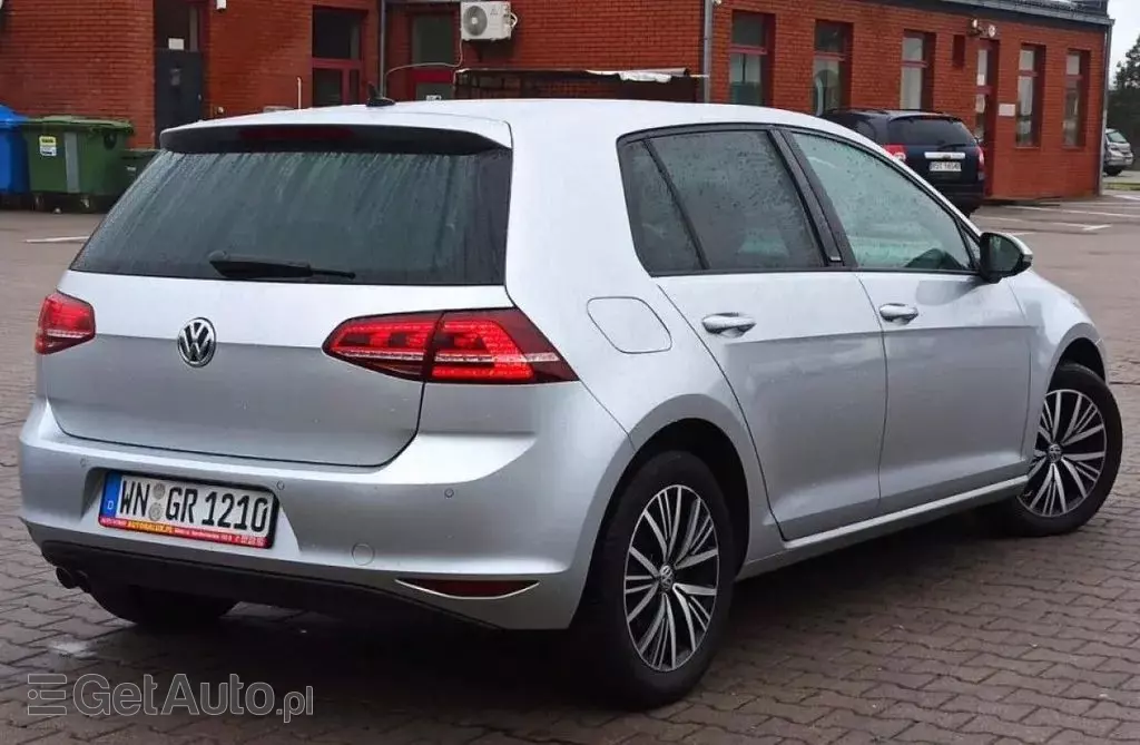 VOLKSWAGEN Golf 